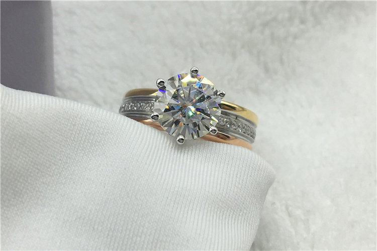 Pierścionek damski zaręczynowy – Moissanite Engagement Ring 1 Carat recenzja i cena
