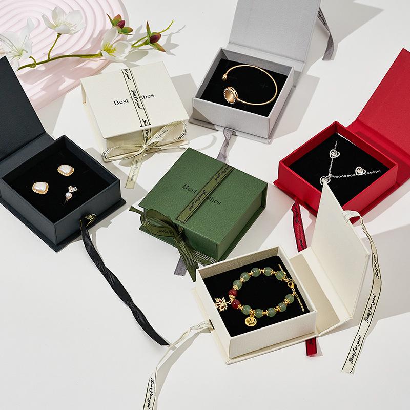Pudełko z taśmą, kartonowe pud – Earrings recenzja i cena