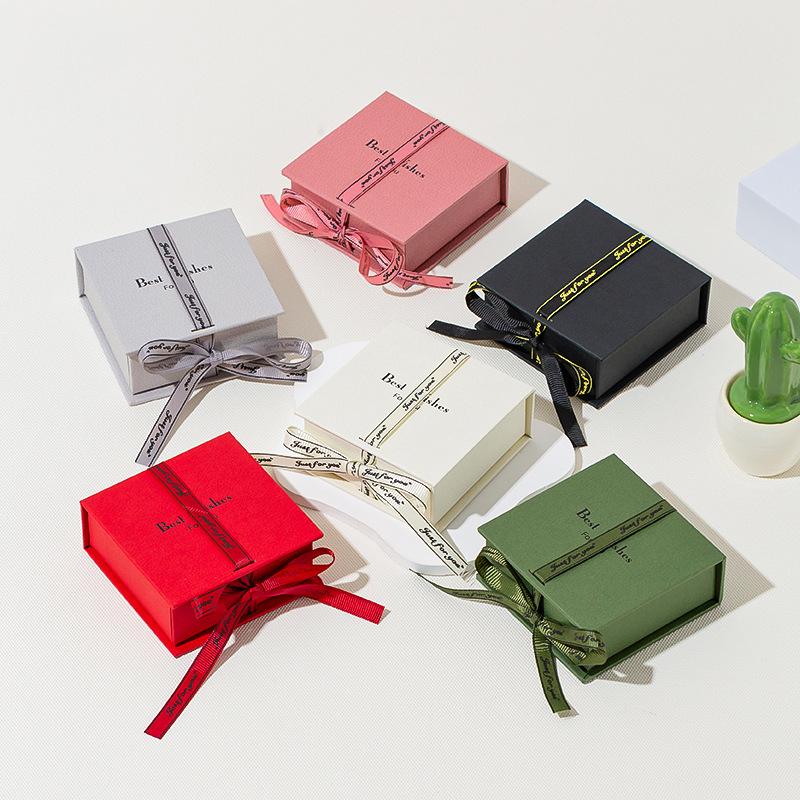 Pudełko z taśmą, kartonowe pud – Earrings recenzja i cena